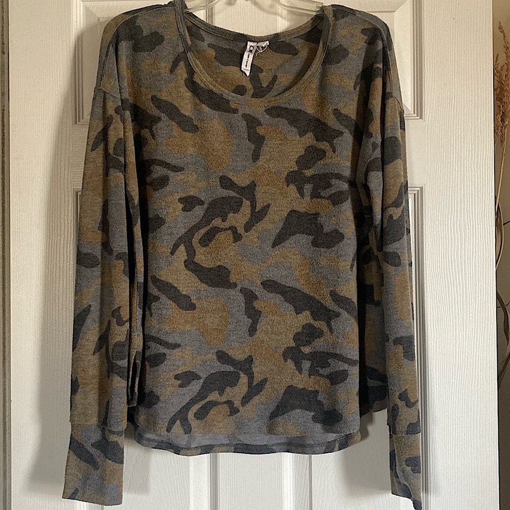 Cable & Gauge Women’s Camouflage Lightweight Sweater Size Medium